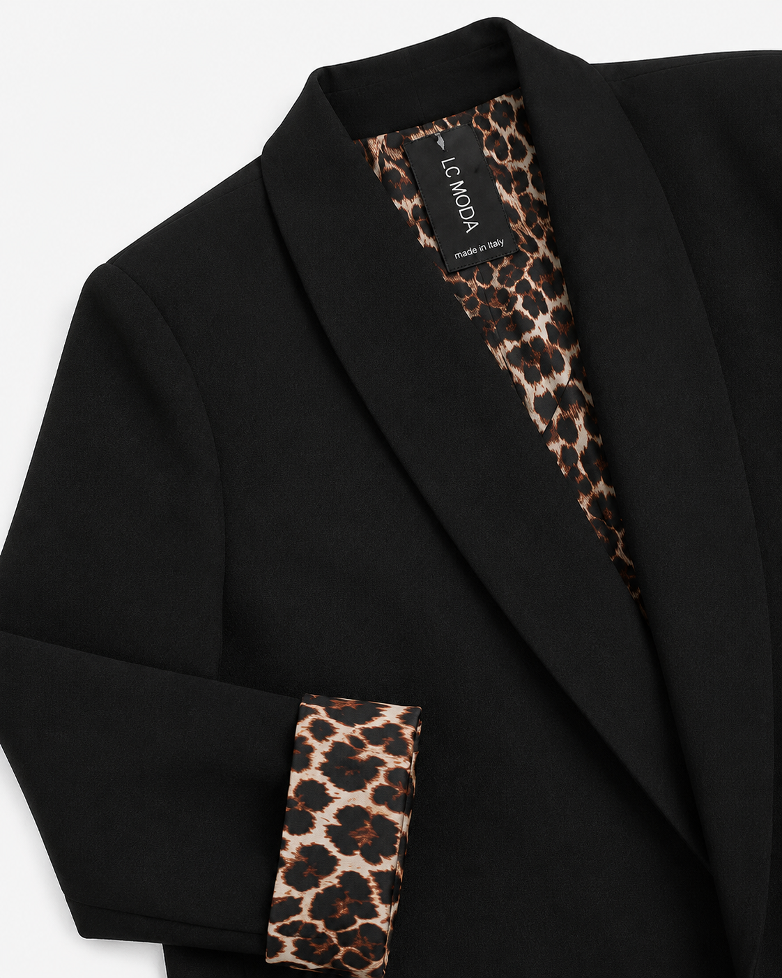 Sacou negru feminin cu detalii leopard și croială premium.