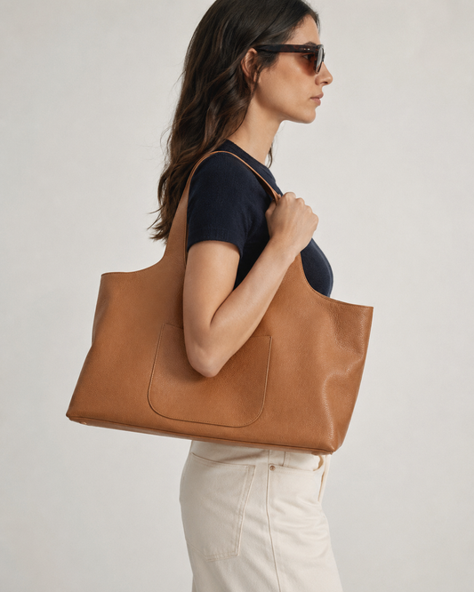 Geantă shopper damă camel cu aspect premium și stil feminin.