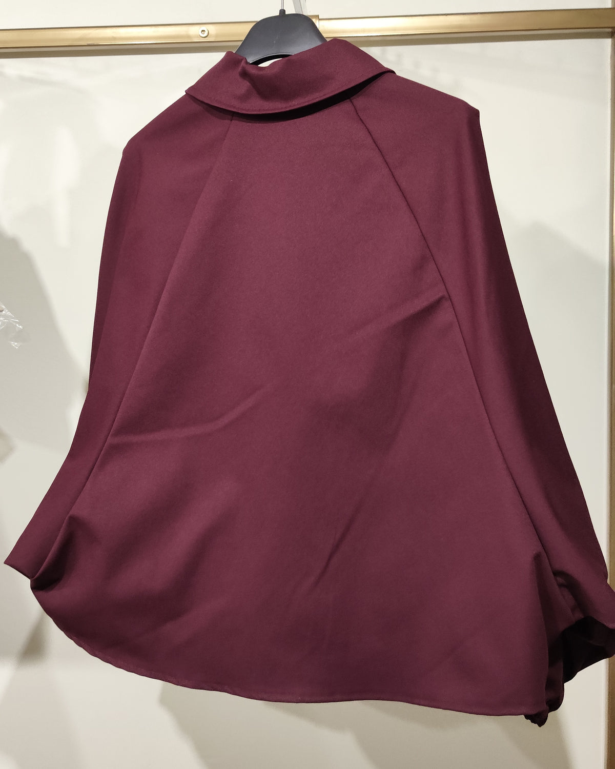 geaca bordeaux cu guler amplu,oversized  cu fermoar,spate