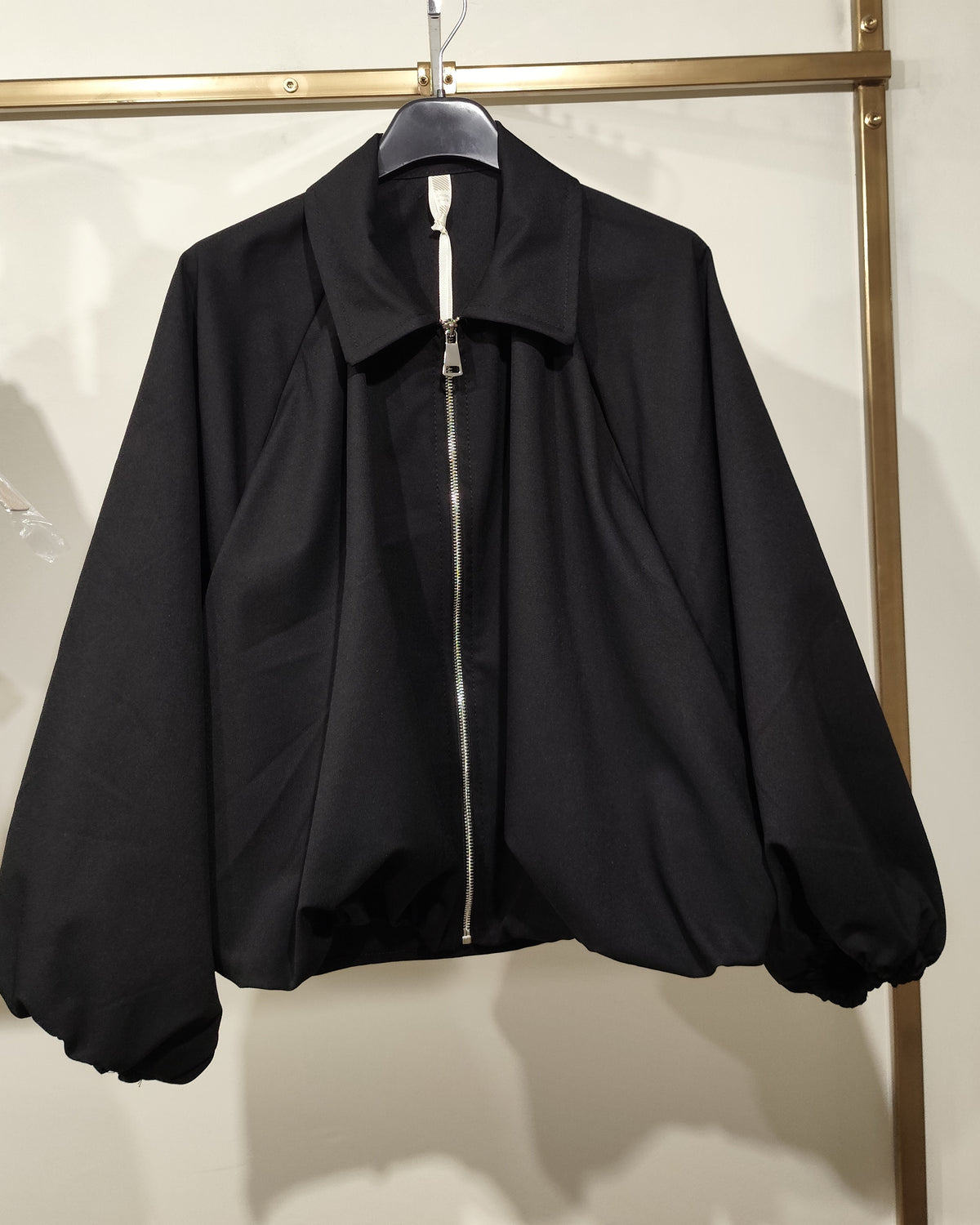 geaca neagra cu guler amplu,oversized  cu fermoar